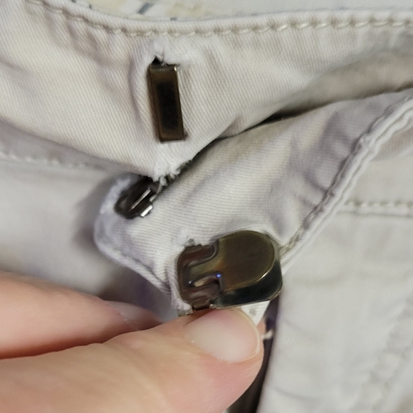 Dockers Mid-Rise Curvy 10 Shorts Khaki - Picture 10 of 11